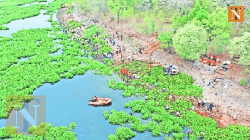 NMC and Volunteers Unite to Remove Eichhornia Weeds from Ambazari Lake